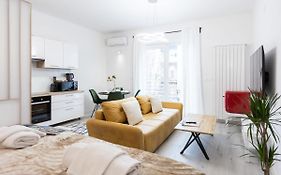 Lux Nest III City Apartment Urban Stay